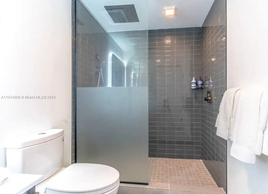 227 NE 2nd St 2006, Miami, Florida 33132, 2 Bedrooms Bedrooms, ,1 BathroomBathrooms,Residential,For Sale,227 NE 2nd St 2006,A11544008