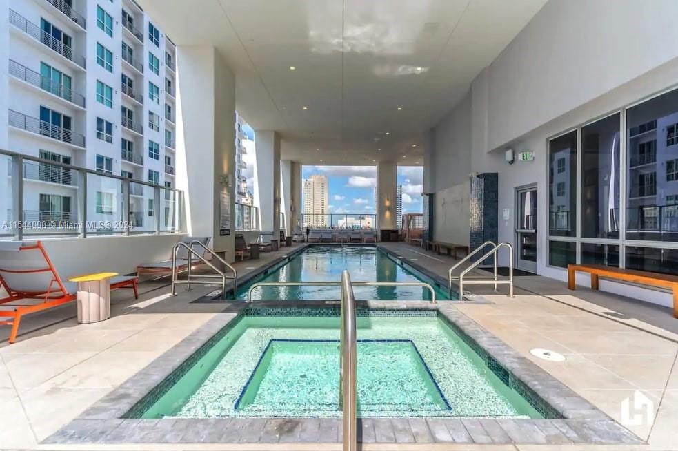 227 NE 2nd St 2006, Miami, Florida 33132, 2 Bedrooms Bedrooms, ,1 BathroomBathrooms,Residential,For Sale,227 NE 2nd St 2006,A11544008