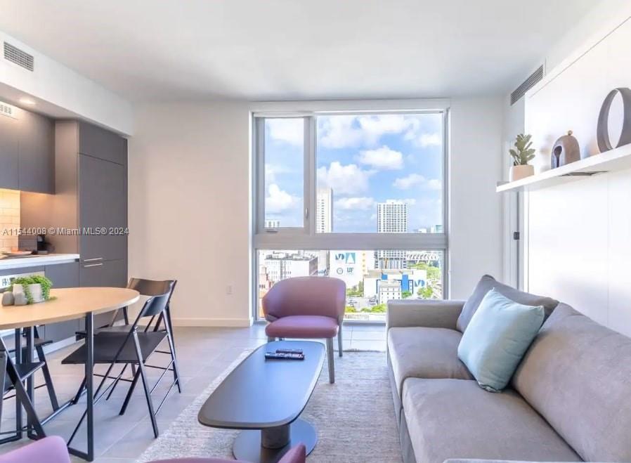 227 NE 2nd St 2006, Miami, Florida 33132, 2 Bedrooms Bedrooms, ,1 BathroomBathrooms,Residential,For Sale,227 NE 2nd St 2006,A11544008