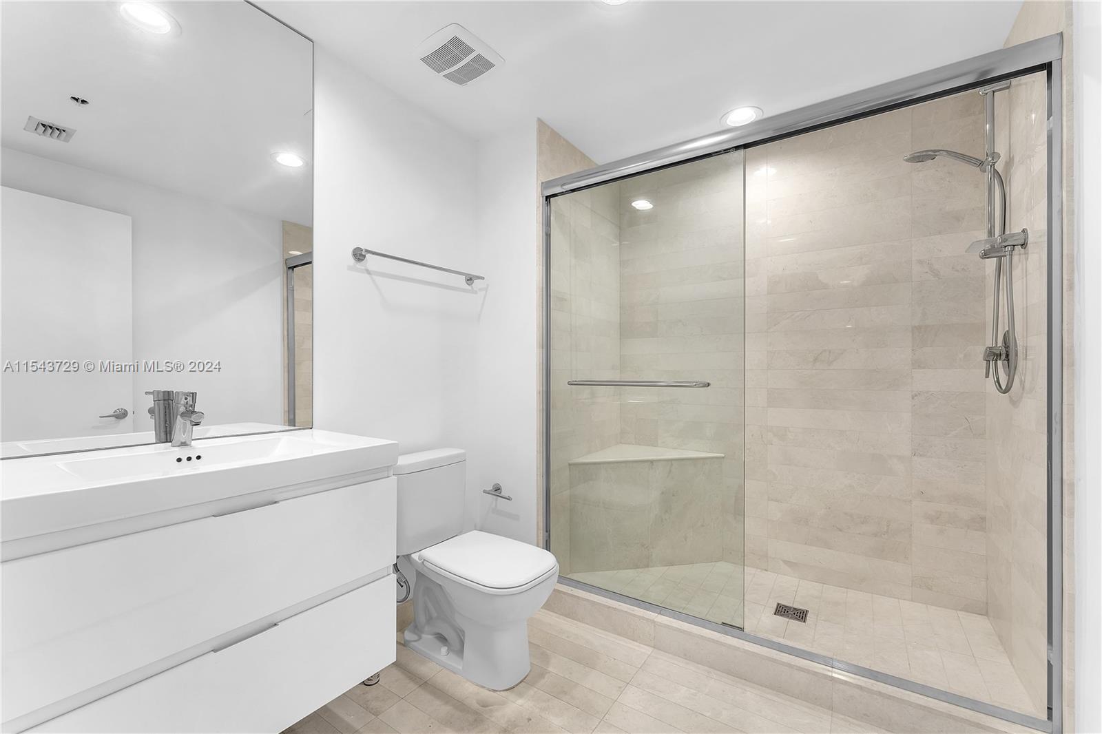17301 Biscayne Blvd 304, North Miami Beach, Florida 33160, 2 Bedrooms Bedrooms, ,2 BathroomsBathrooms,Residential,For Sale,17301 Biscayne Blvd 304,A11543729