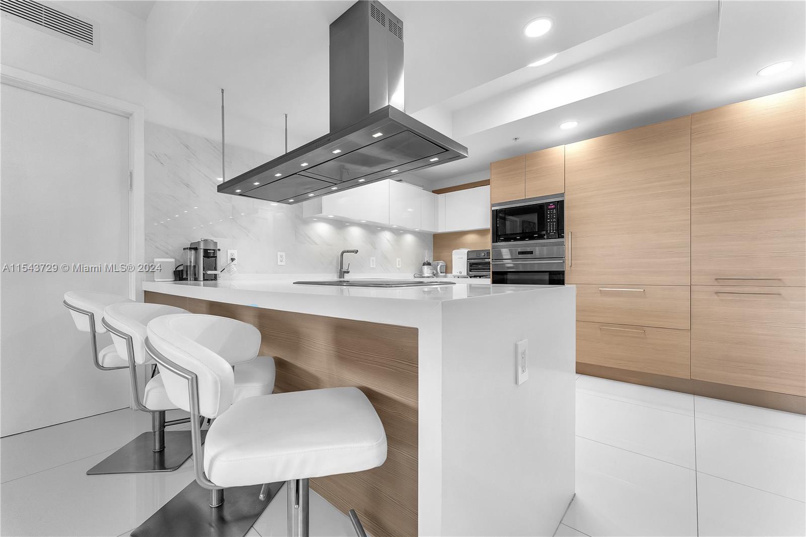 17301 Biscayne Blvd 304, North Miami Beach, Florida 33160, 2 Bedrooms Bedrooms, ,2 BathroomsBathrooms,Residential,For Sale,17301 Biscayne Blvd 304,A11543729