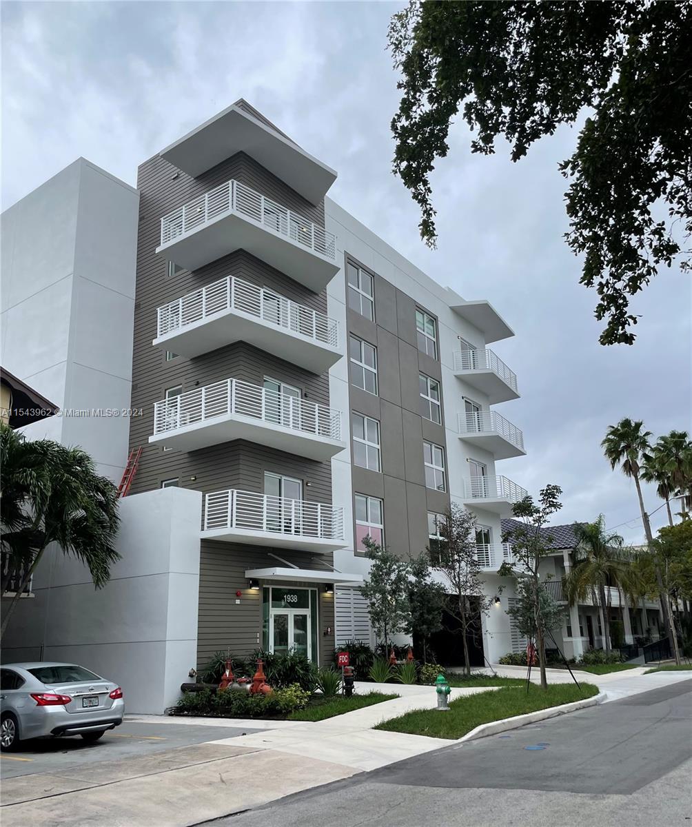 1938 Jackson St 403, Hollywood, Florida 33020, 1 Bedroom Bedrooms, ,1 BathroomBathrooms,Residential,For Sale,1938 Jackson St 403,A11543962