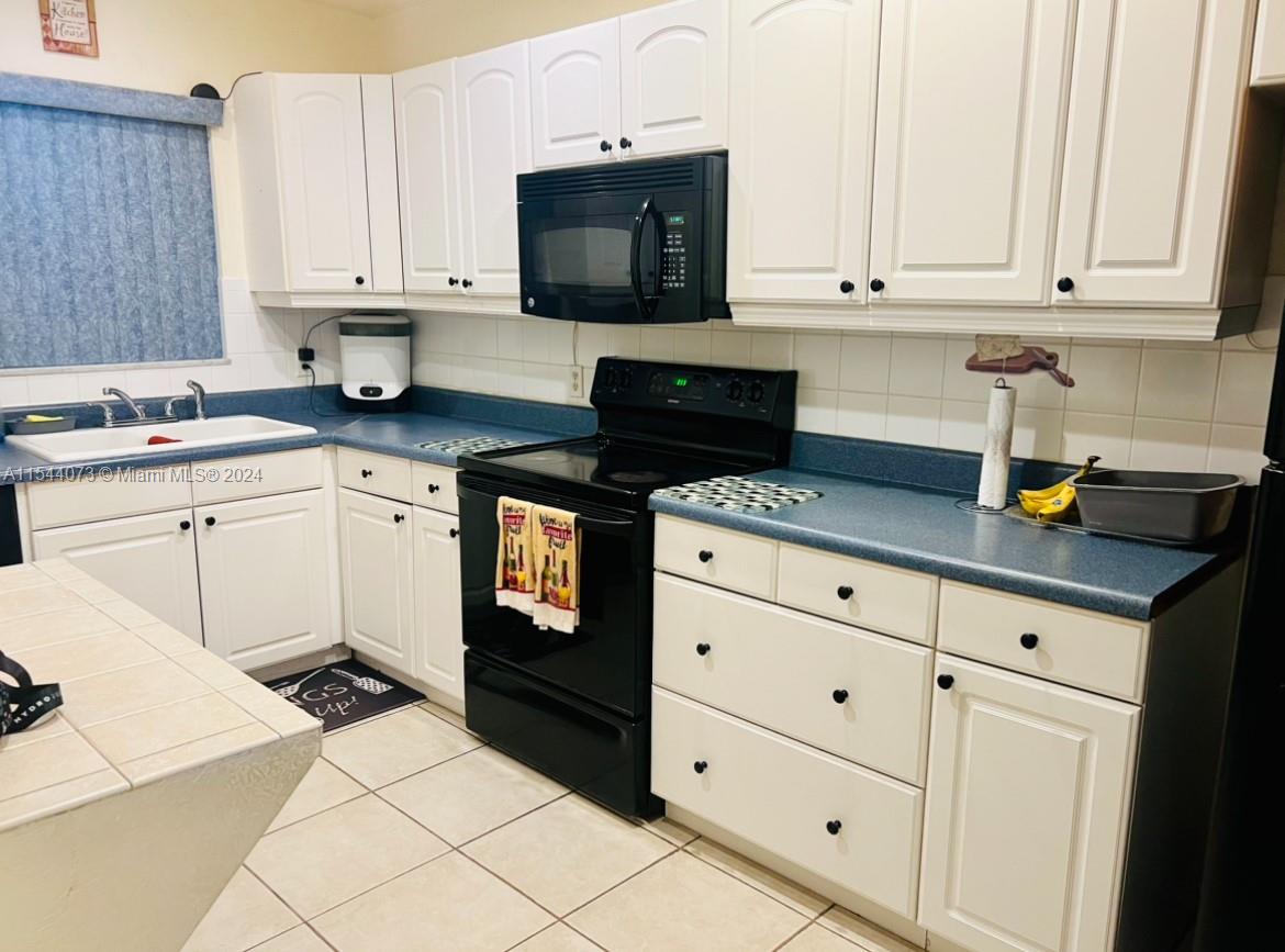 1939 Jefferson St 203, Hollywood, Florida 33020, 1 Bedroom Bedrooms, ,1 BathroomBathrooms,Residential,For Sale,1939 Jefferson St 203,A11544073