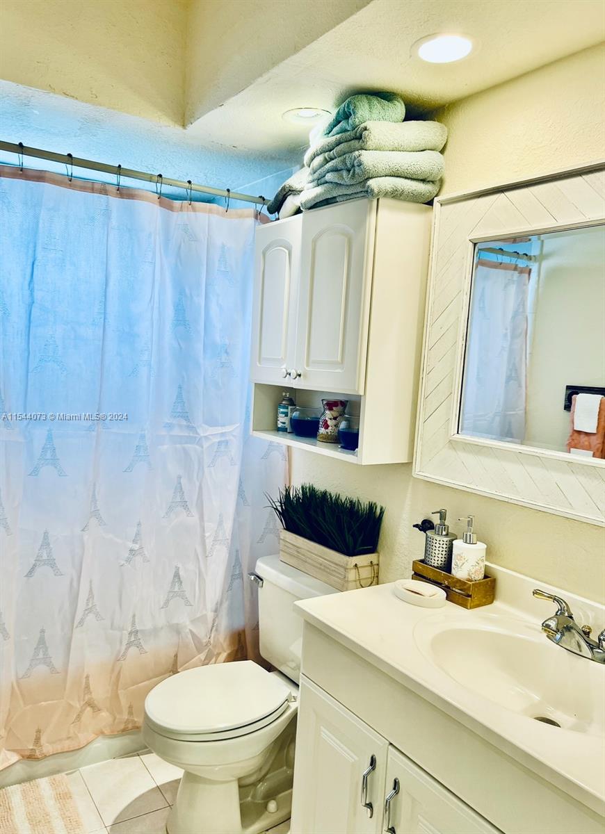 1939 Jefferson St 203, Hollywood, Florida 33020, 1 Bedroom Bedrooms, ,1 BathroomBathrooms,Residential,For Sale,1939 Jefferson St 203,A11544073