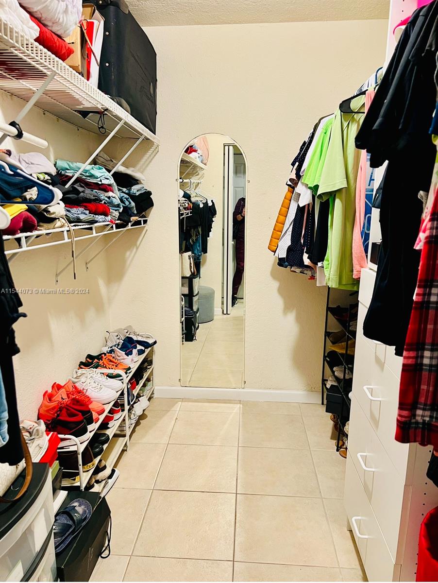 Huge Walking Closet