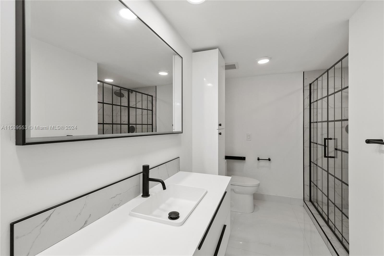 21085 NE 34th Ave 203-1, Aventura, Florida 33180, 2 Bedrooms Bedrooms, ,2 BathroomsBathrooms,Residential,For Sale,21085 NE 34th Ave 203-1,A11539553