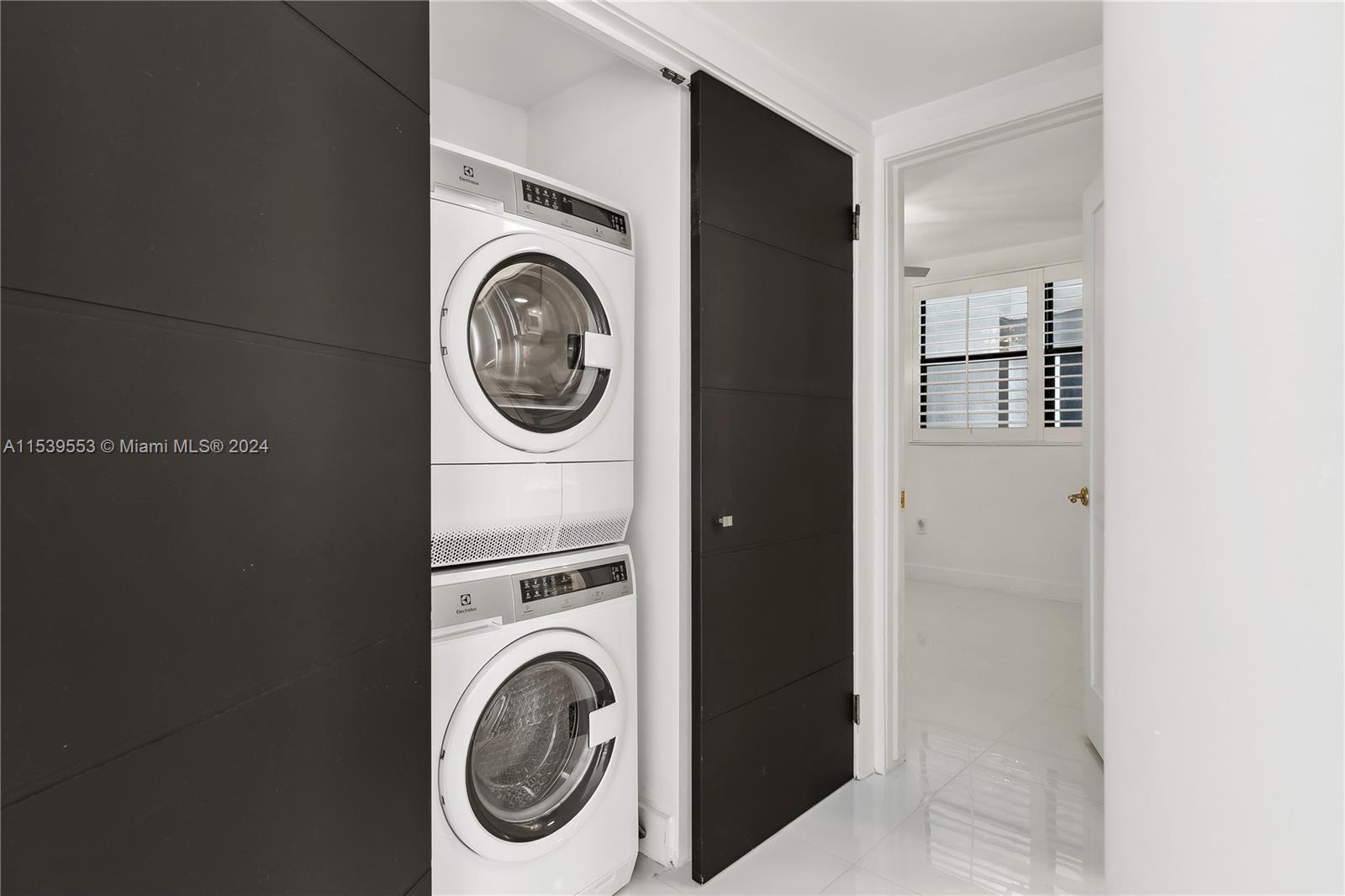 21085 NE 34th Ave 203-1, Aventura, Florida 33180, 2 Bedrooms Bedrooms, ,2 BathroomsBathrooms,Residential,For Sale,21085 NE 34th Ave 203-1,A11539553