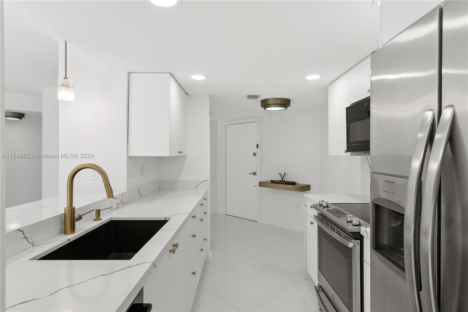 21085 NE 34th Ave 203-1, Aventura, Florida 33180, 2 Bedrooms Bedrooms, ,2 BathroomsBathrooms,Residential,For Sale,21085 NE 34th Ave 203-1,A11539553