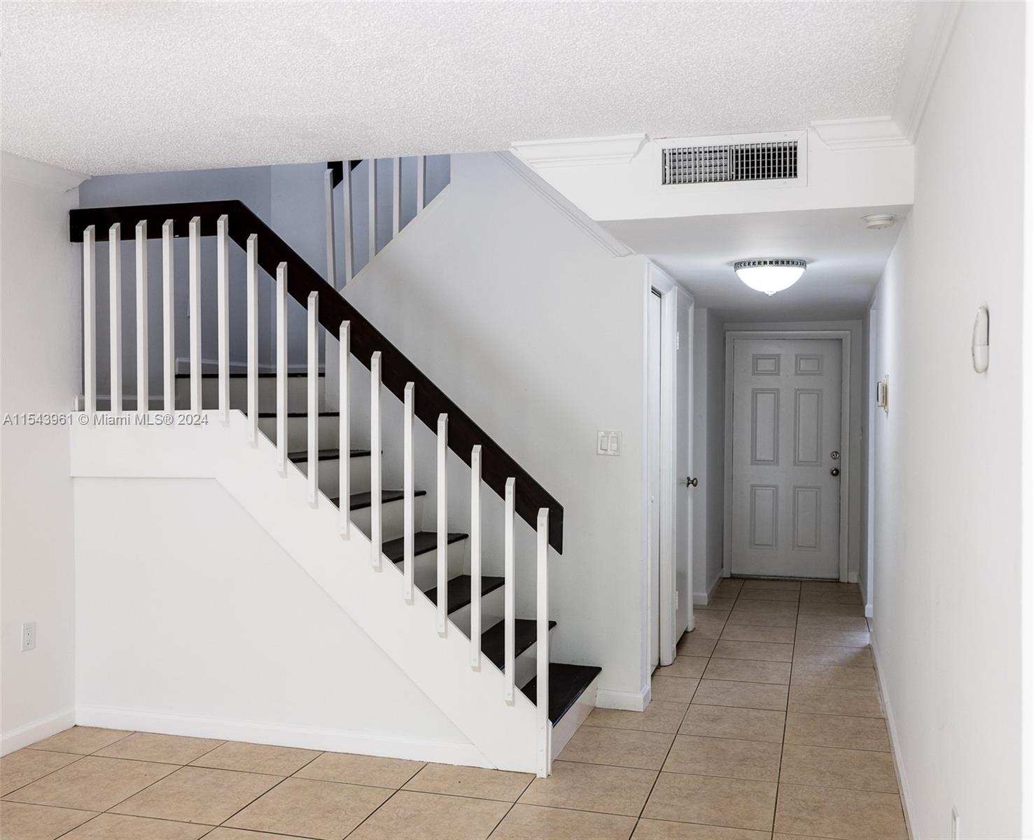 3326 Farragut St 6F, Hollywood, Florida 33021, 4 Bedrooms Bedrooms, ,2 BathroomsBathrooms,Residentiallease,For Rent,3326 Farragut St 6F,A11543961