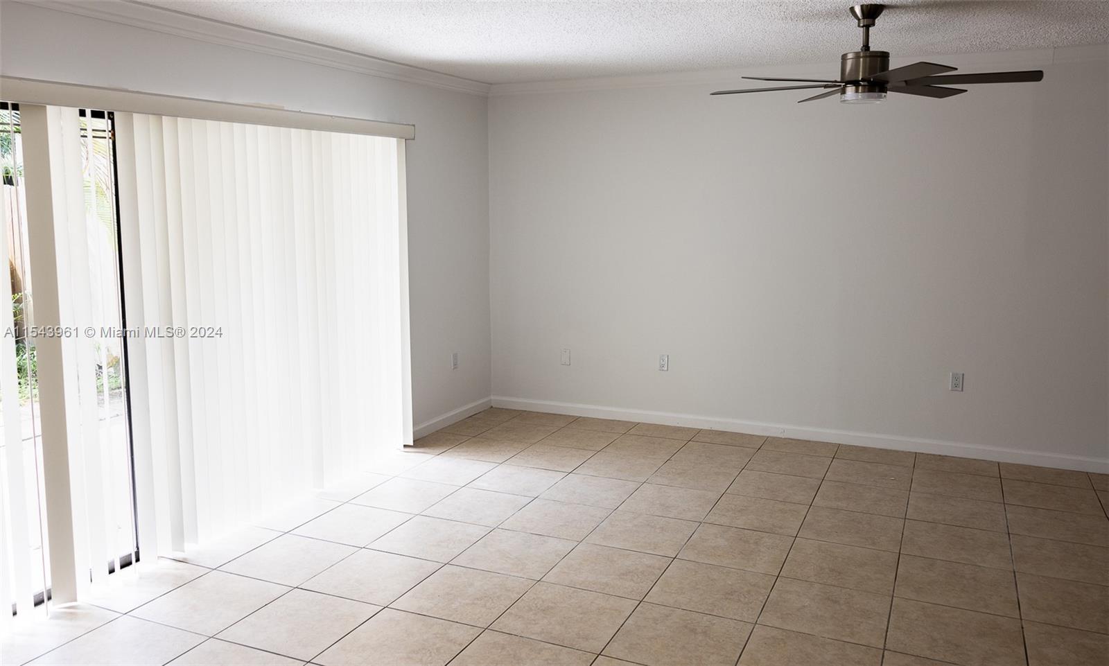 3326 Farragut St 6F, Hollywood, Florida 33021, 4 Bedrooms Bedrooms, ,2 BathroomsBathrooms,Residentiallease,For Rent,3326 Farragut St 6F,A11543961