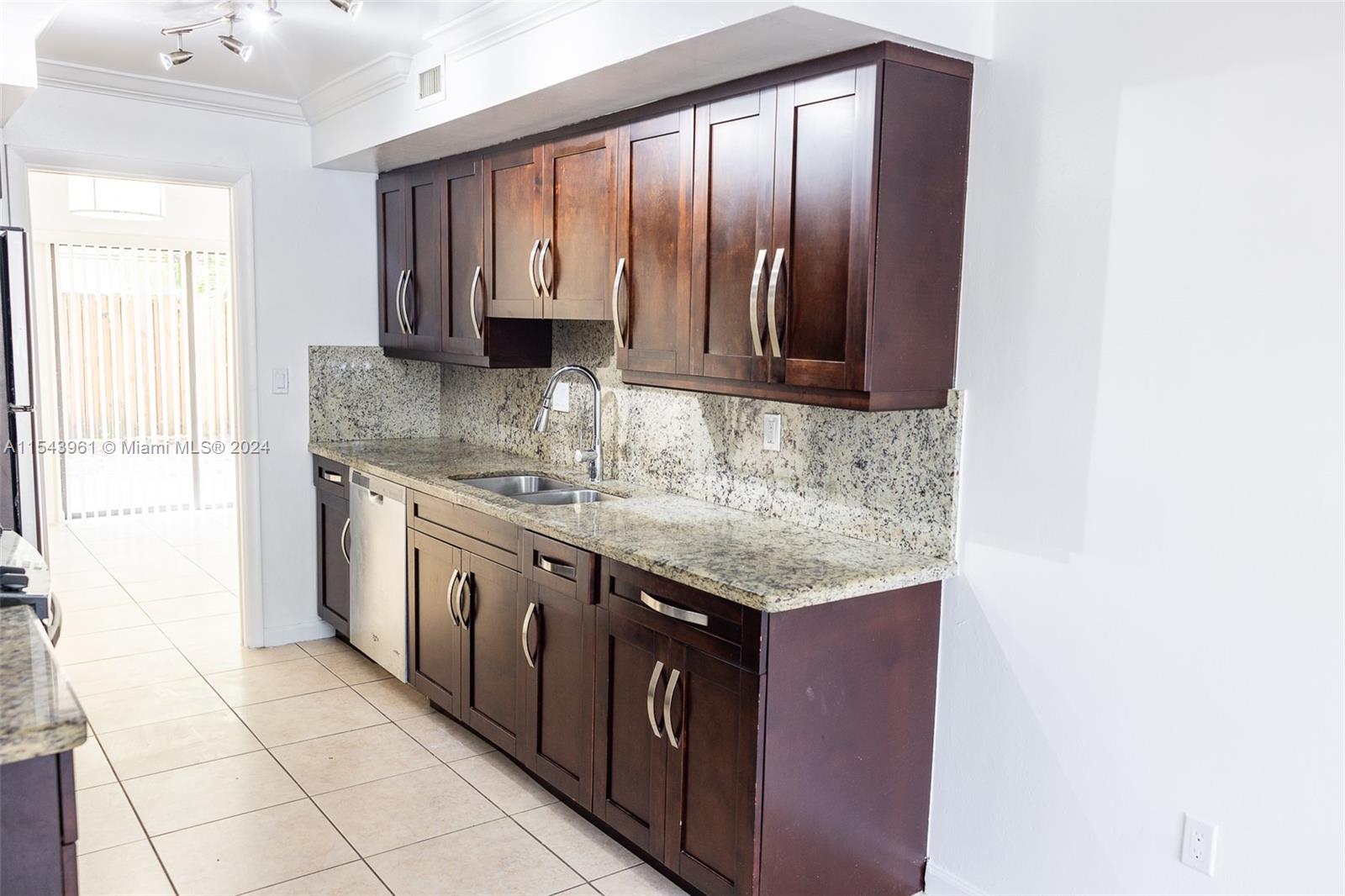 3326 Farragut St 6F, Hollywood, Florida 33021, 4 Bedrooms Bedrooms, ,2 BathroomsBathrooms,Residentiallease,For Rent,3326 Farragut St 6F,A11543961