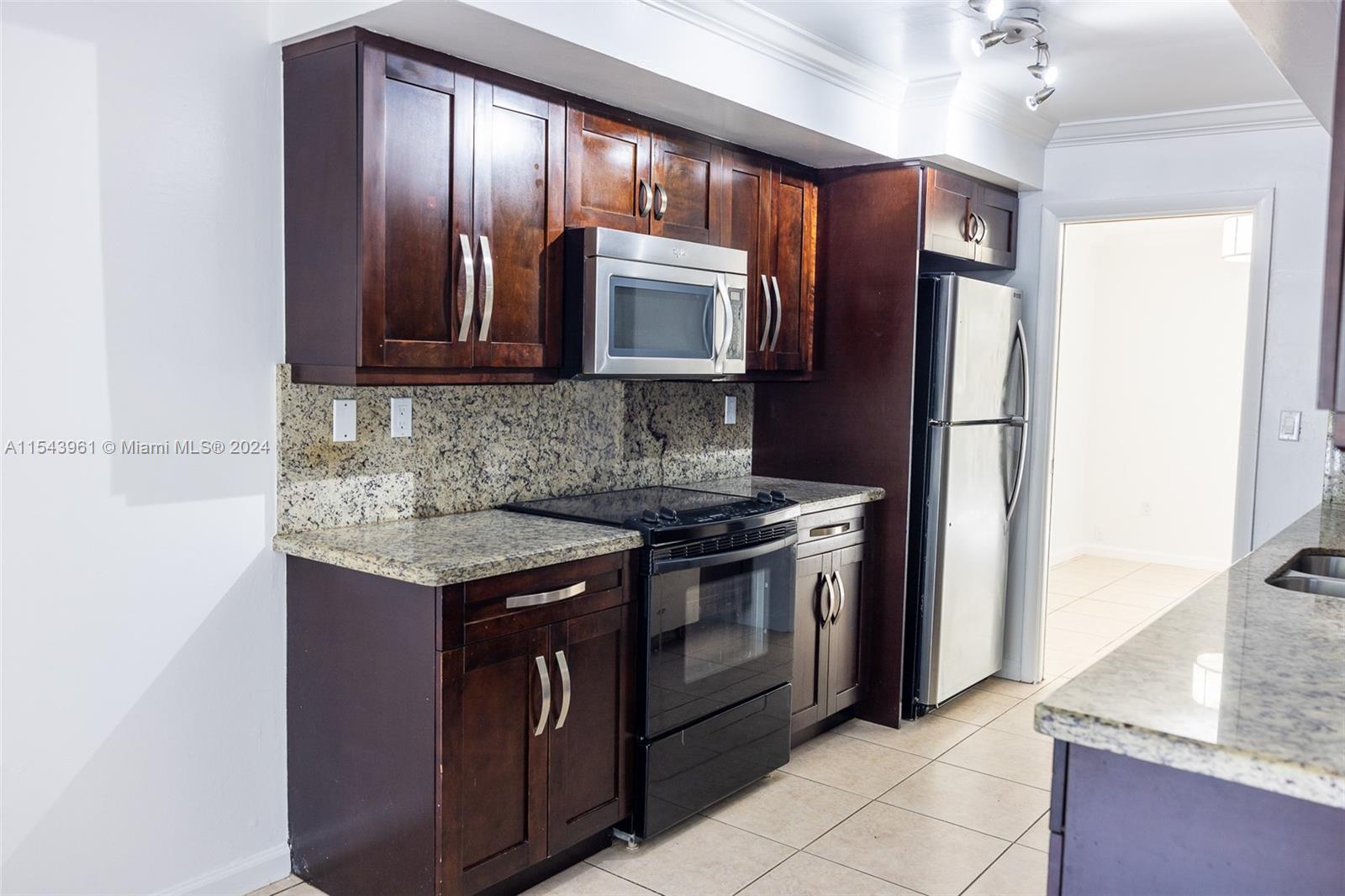 3326 Farragut St 6F, Hollywood, Florida 33021, 4 Bedrooms Bedrooms, ,2 BathroomsBathrooms,Residentiallease,For Rent,3326 Farragut St 6F,A11543961