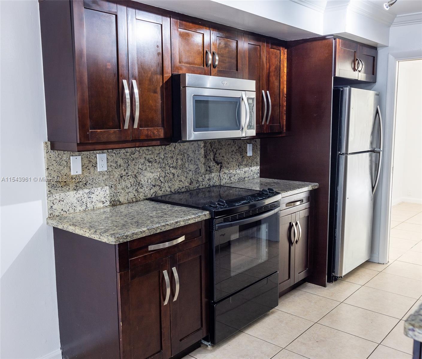 3326 Farragut St 6F, Hollywood, Florida 33021, 4 Bedrooms Bedrooms, ,2 BathroomsBathrooms,Residentiallease,For Rent,3326 Farragut St 6F,A11543961