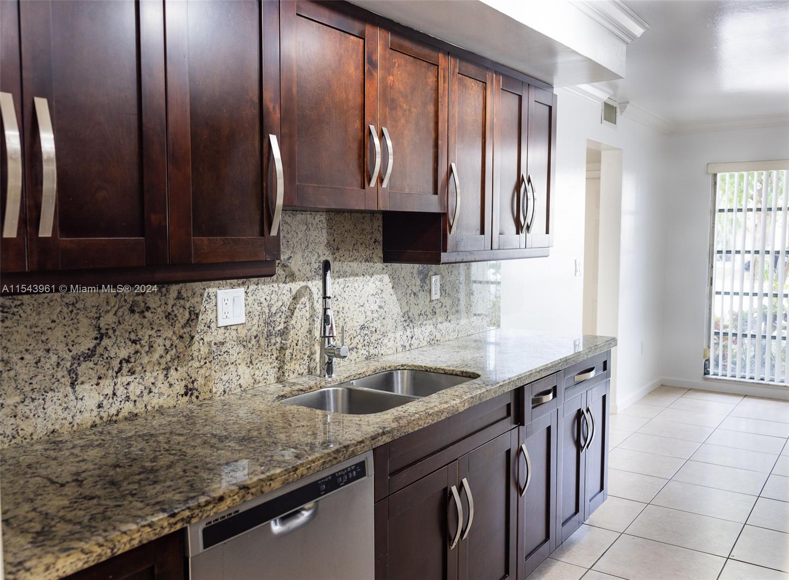 3326 Farragut St 6F, Hollywood, Florida 33021, 4 Bedrooms Bedrooms, ,2 BathroomsBathrooms,Residentiallease,For Rent,3326 Farragut St 6F,A11543961