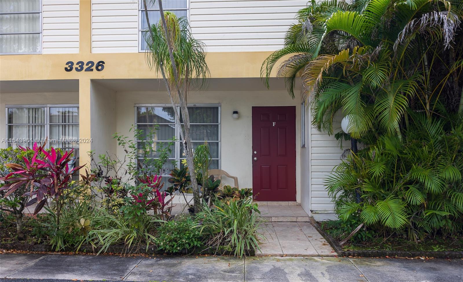 3326 Farragut St 6F, Hollywood, Florida 33021, 4 Bedrooms Bedrooms, ,2 BathroomsBathrooms,Residentiallease,For Rent,3326 Farragut St 6F,A11543961