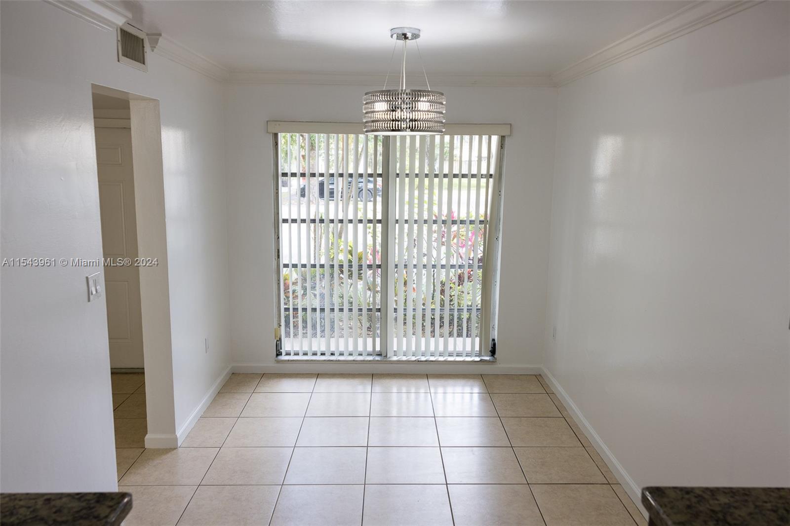 3326 Farragut St 6F, Hollywood, Florida 33021, 4 Bedrooms Bedrooms, ,2 BathroomsBathrooms,Residentiallease,For Rent,3326 Farragut St 6F,A11543961