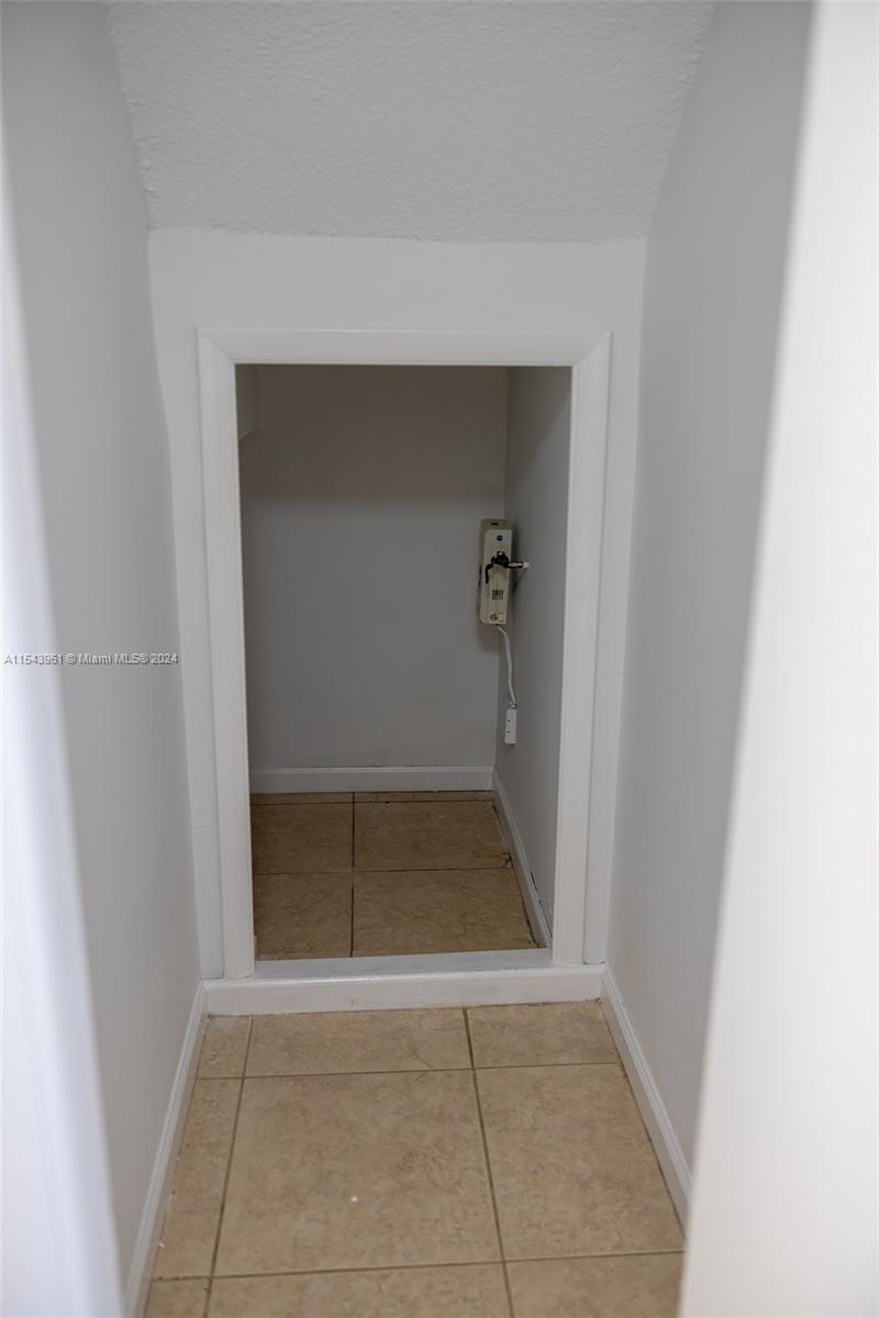 3326 Farragut St 6F, Hollywood, Florida 33021, 4 Bedrooms Bedrooms, ,2 BathroomsBathrooms,Residentiallease,For Rent,3326 Farragut St 6F,A11543961