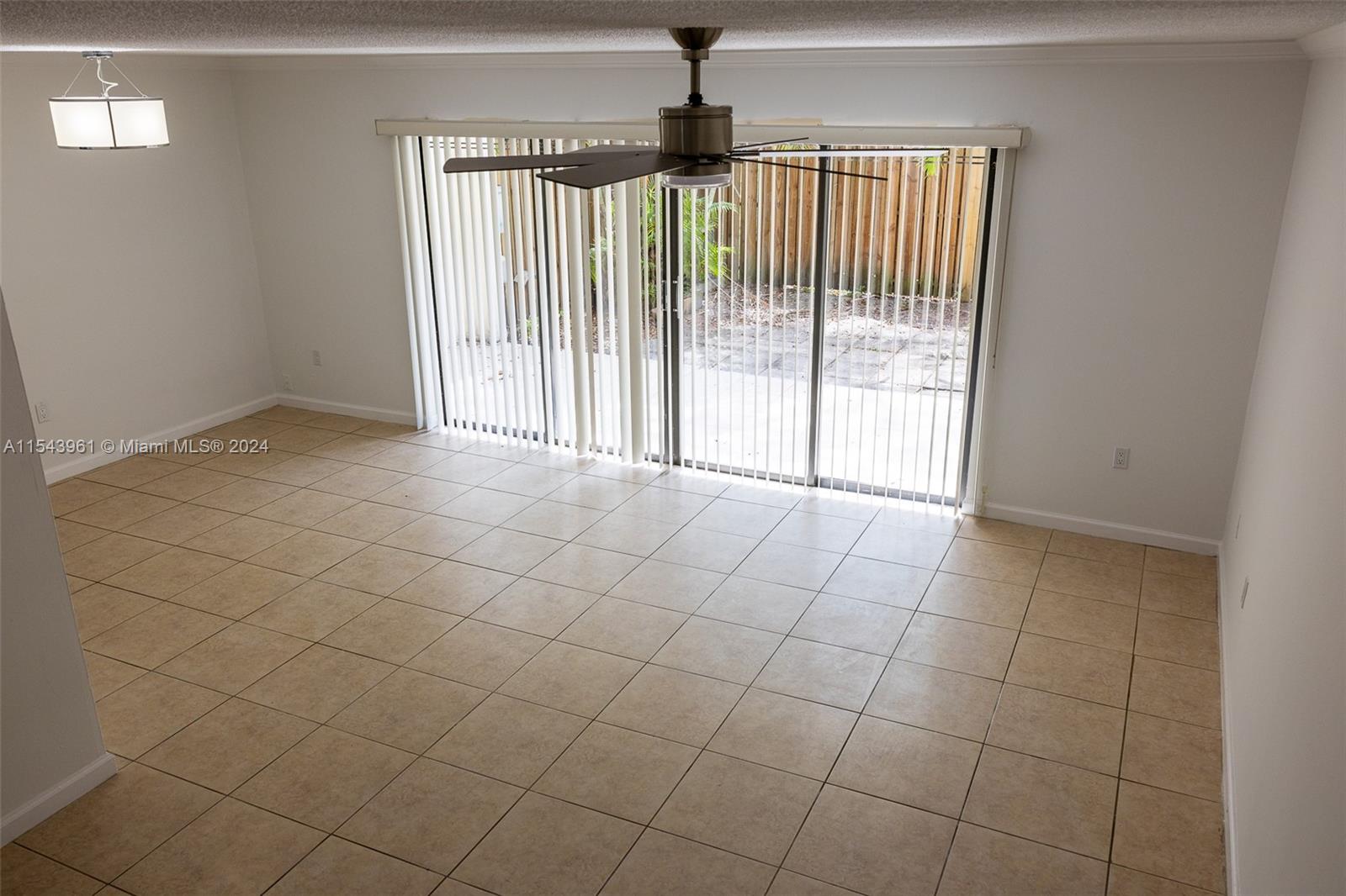 3326 Farragut St 6F, Hollywood, Florida 33021, 4 Bedrooms Bedrooms, ,2 BathroomsBathrooms,Residentiallease,For Rent,3326 Farragut St 6F,A11543961