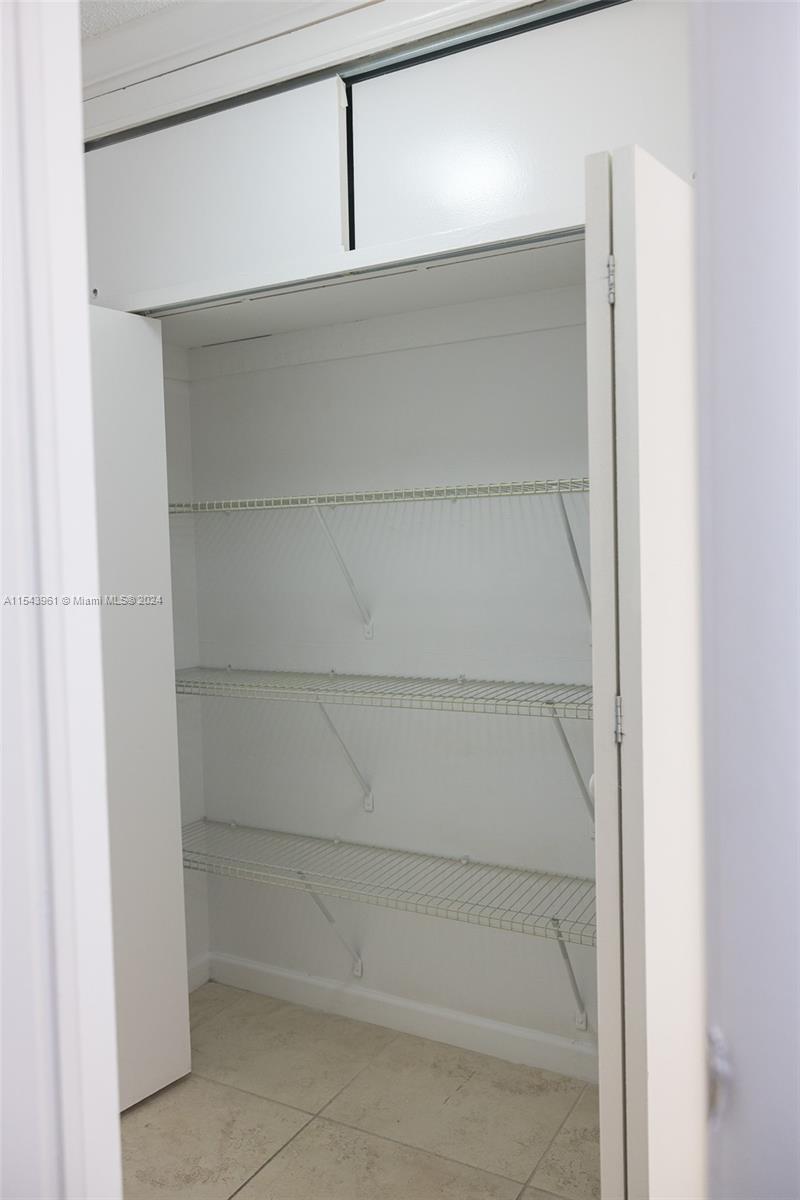 3326 Farragut St 6F, Hollywood, Florida 33021, 4 Bedrooms Bedrooms, ,2 BathroomsBathrooms,Residentiallease,For Rent,3326 Farragut St 6F,A11543961