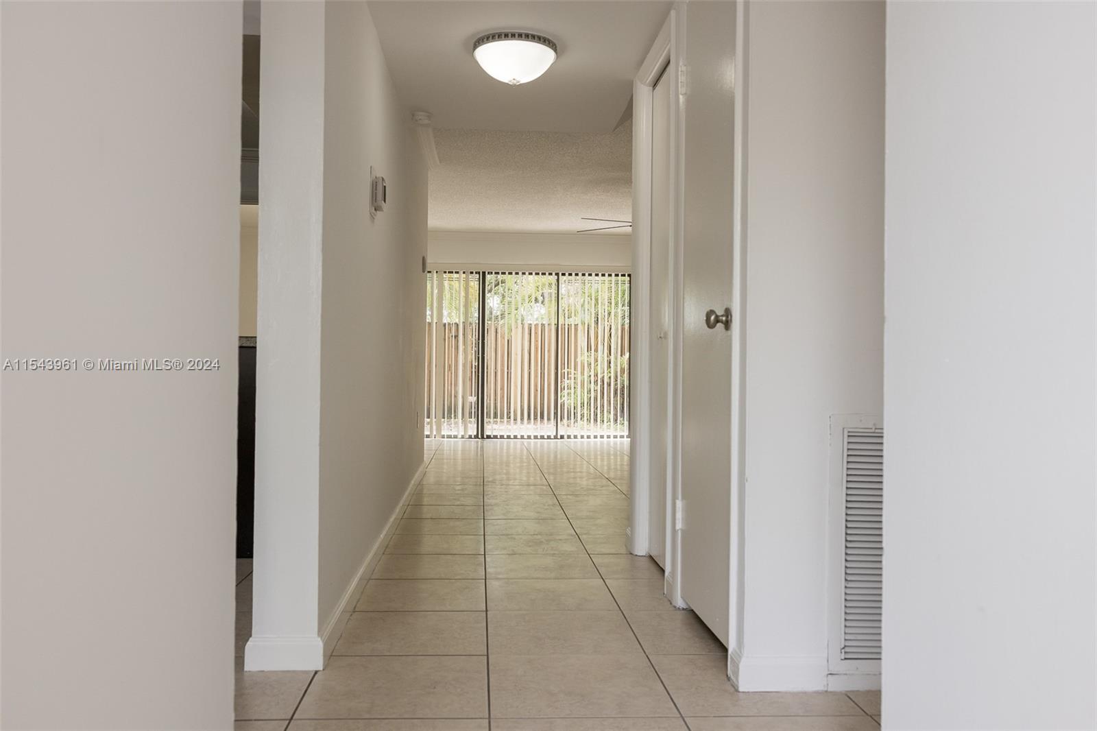 3326 Farragut St 6F, Hollywood, Florida 33021, 4 Bedrooms Bedrooms, ,2 BathroomsBathrooms,Residentiallease,For Rent,3326 Farragut St 6F,A11543961