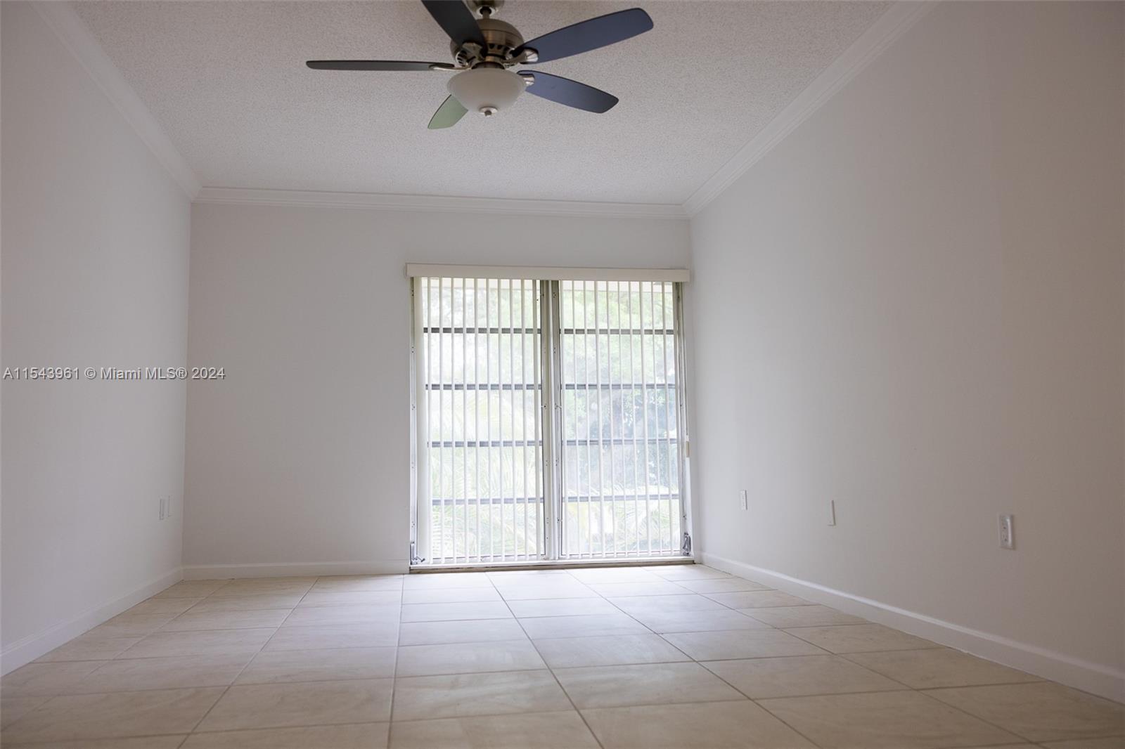 3326 Farragut St 6F, Hollywood, Florida 33021, 4 Bedrooms Bedrooms, ,2 BathroomsBathrooms,Residentiallease,For Rent,3326 Farragut St 6F,A11543961
