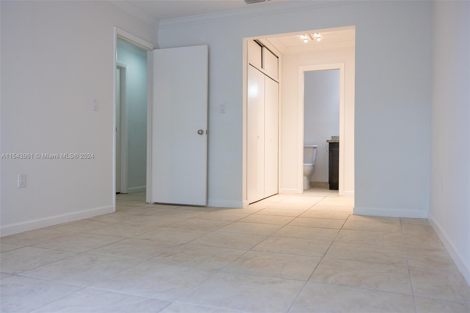 3326 Farragut St 6F, Hollywood, Florida 33021, 4 Bedrooms Bedrooms, ,2 BathroomsBathrooms,Residentiallease,For Rent,3326 Farragut St 6F,A11543961