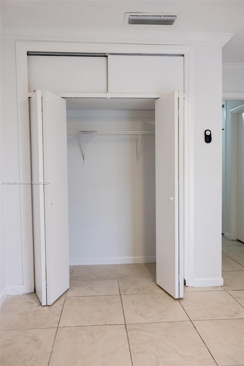 3326 Farragut St 6F, Hollywood, Florida 33021, 4 Bedrooms Bedrooms, ,2 BathroomsBathrooms,Residentiallease,For Rent,3326 Farragut St 6F,A11543961