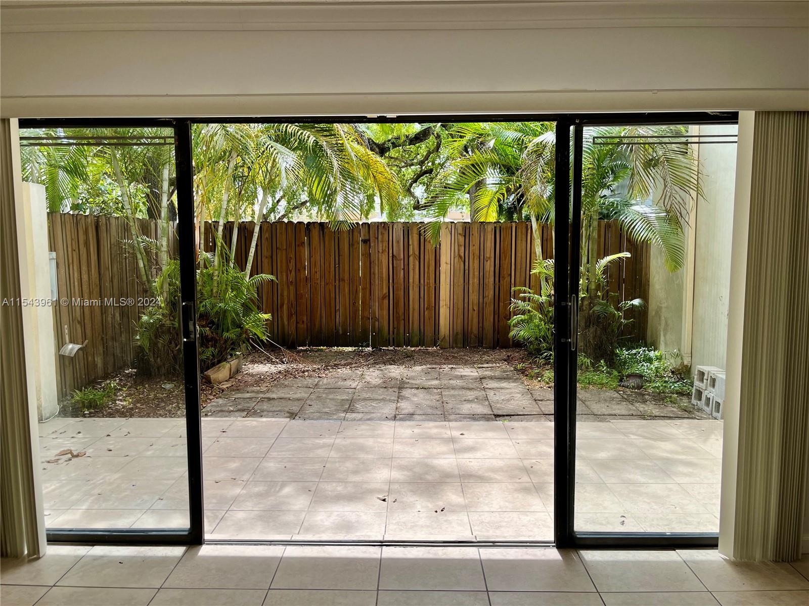 3326 Farragut St 6F, Hollywood, Florida 33021, 4 Bedrooms Bedrooms, ,2 BathroomsBathrooms,Residentiallease,For Rent,3326 Farragut St 6F,A11543961