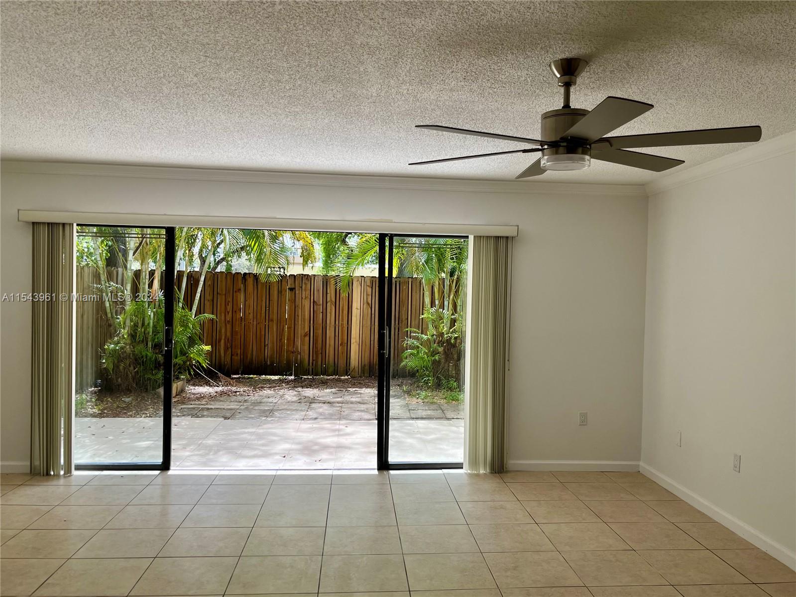 3326 Farragut St 6F, Hollywood, Florida 33021, 4 Bedrooms Bedrooms, ,2 BathroomsBathrooms,Residentiallease,For Rent,3326 Farragut St 6F,A11543961