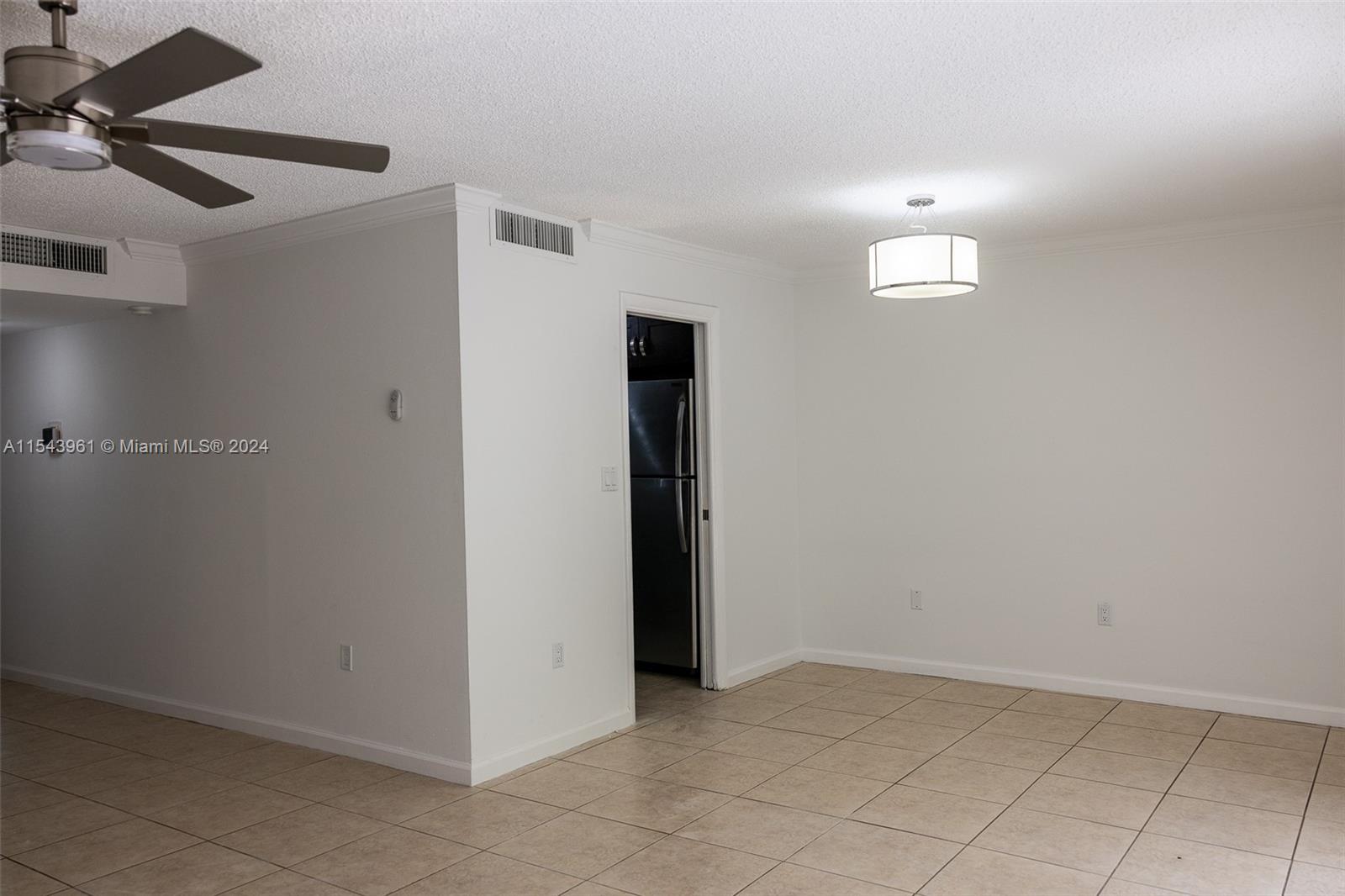 3326 Farragut St 6F, Hollywood, Florida 33021, 4 Bedrooms Bedrooms, ,2 BathroomsBathrooms,Residentiallease,For Rent,3326 Farragut St 6F,A11543961