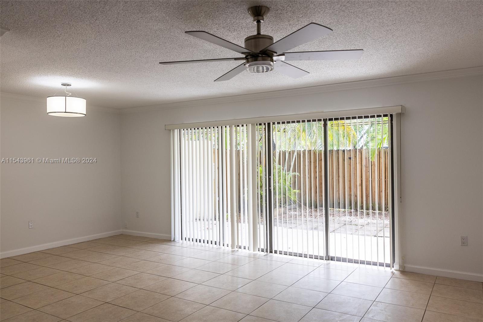 3326 Farragut St 6F, Hollywood, Florida 33021, 4 Bedrooms Bedrooms, ,2 BathroomsBathrooms,Residentiallease,For Rent,3326 Farragut St 6F,A11543961