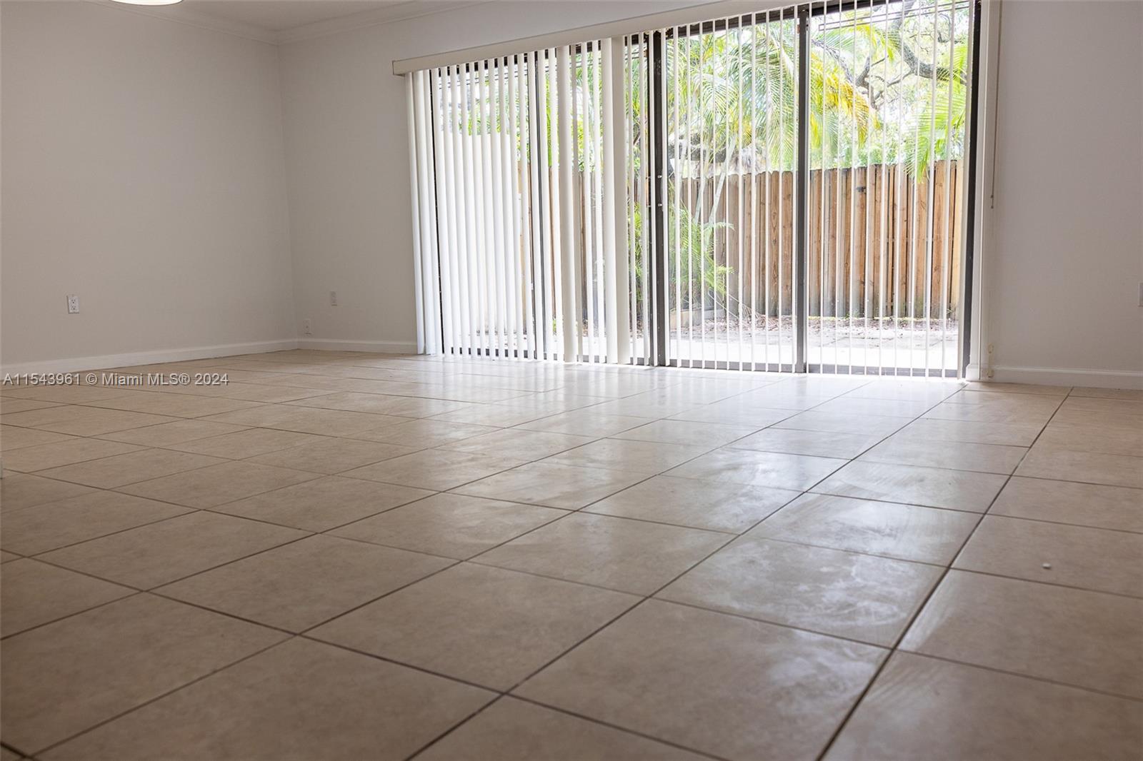 3326 Farragut St 6F, Hollywood, Florida 33021, 4 Bedrooms Bedrooms, ,2 BathroomsBathrooms,Residentiallease,For Rent,3326 Farragut St 6F,A11543961