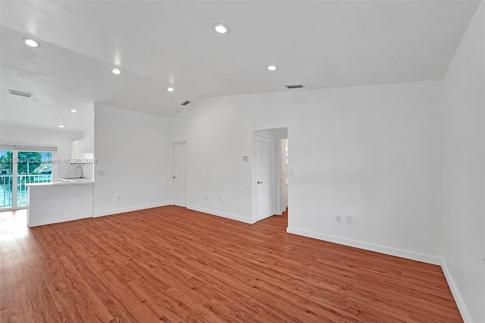 6980 NW 173rd Dr 608, Hialeah, Florida 33015, 2 Bedrooms Bedrooms, ,2 BathroomsBathrooms,Residentiallease,For Rent,6980 NW 173rd Dr 608,A11543762