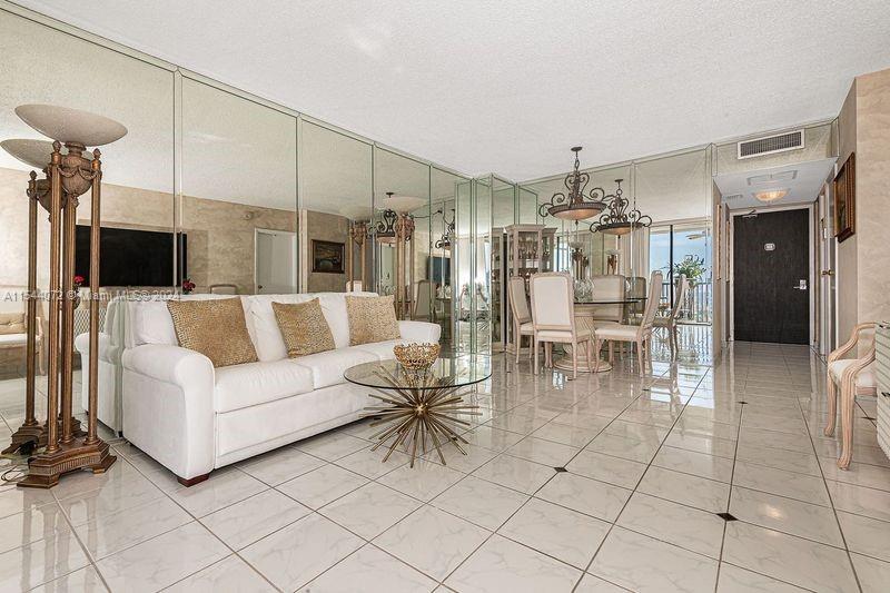 20379 W Country Club Dr 2135, Aventura, Florida 33180, 1 Bedroom Bedrooms, ,1 BathroomBathrooms,Residential,For Sale,20379 W Country Club Dr 2135,A11544072