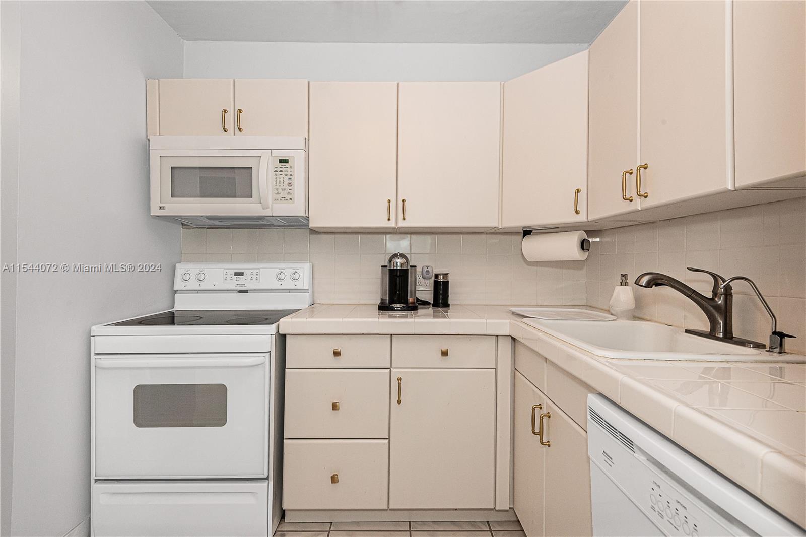 20379 W Country Club Dr 2135, Aventura, Florida 33180, 1 Bedroom Bedrooms, ,1 BathroomBathrooms,Residential,For Sale,20379 W Country Club Dr 2135,A11544072