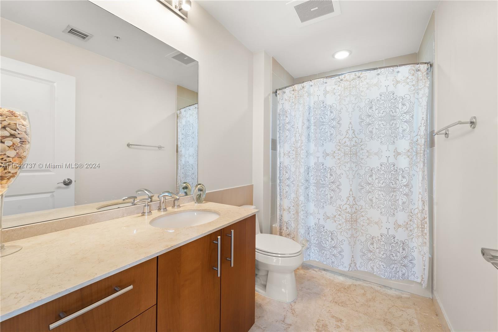 1945 S Ocean Dr 1409, Hallandale Beach, Florida 33009, 2 Bedrooms Bedrooms, ,2 BathroomsBathrooms,Residential,For Sale,1945 S Ocean Dr 1409,A11542737