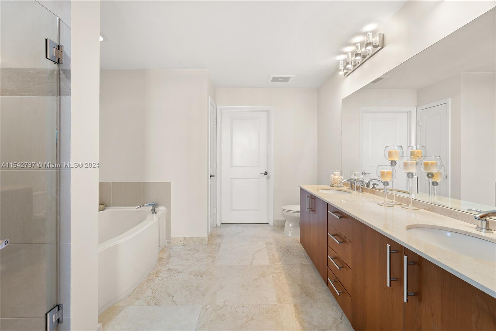 1945 S Ocean Dr 1409, Hallandale Beach, Florida 33009, 2 Bedrooms Bedrooms, ,2 BathroomsBathrooms,Residential,For Sale,1945 S Ocean Dr 1409,A11542737