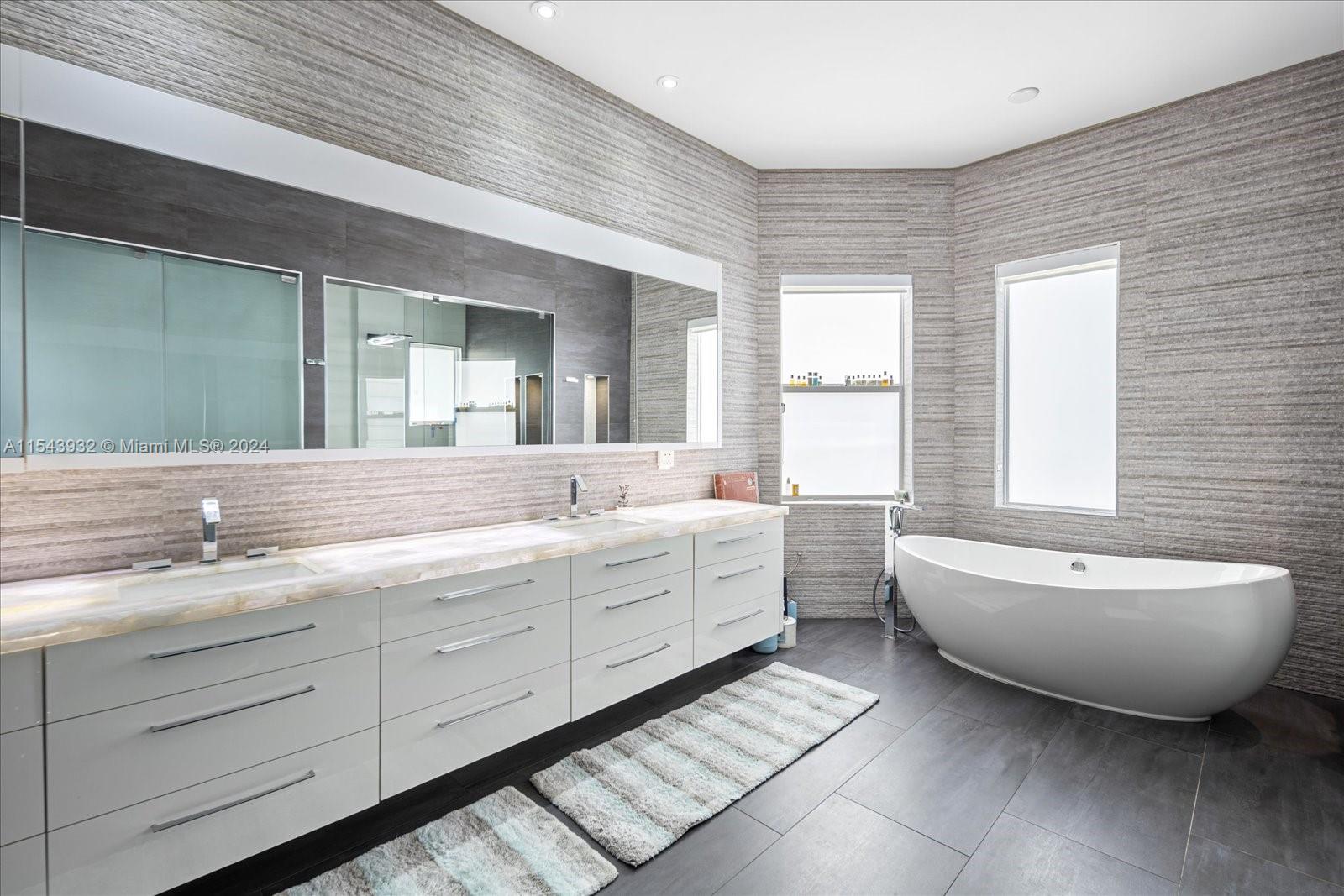 992 Sanibel Dr, Hollywood, FL, 33019 United States, 6 Bedrooms Bedrooms, ,5 BathroomsBathrooms,Residential,For Sale,Sanibel Dr,A11543932