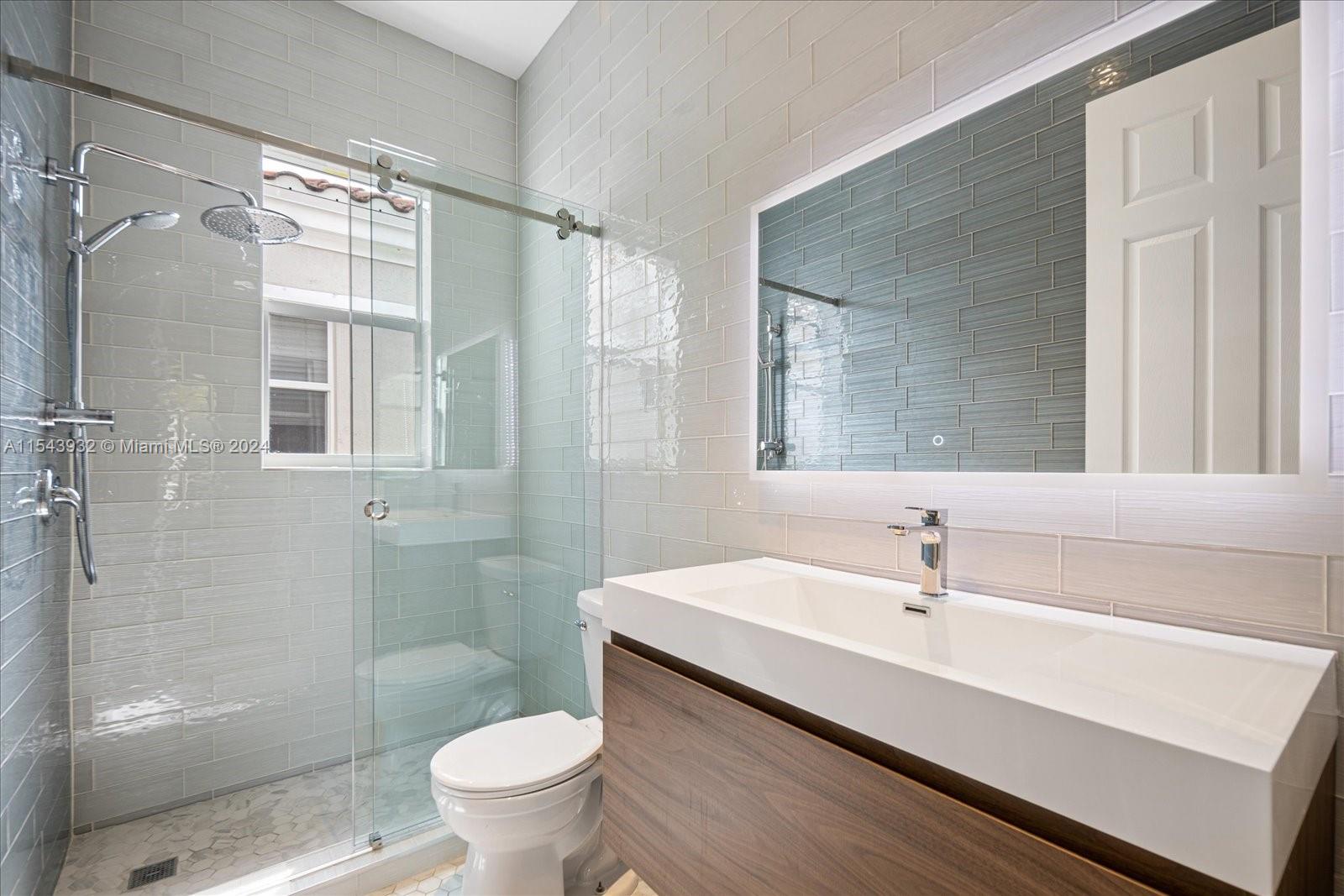 992 Sanibel Dr, Hollywood, Florida 33019, 6 Bedrooms Bedrooms, ,5 BathroomsBathrooms,Residential,For Sale,992 Sanibel Dr,A11543932