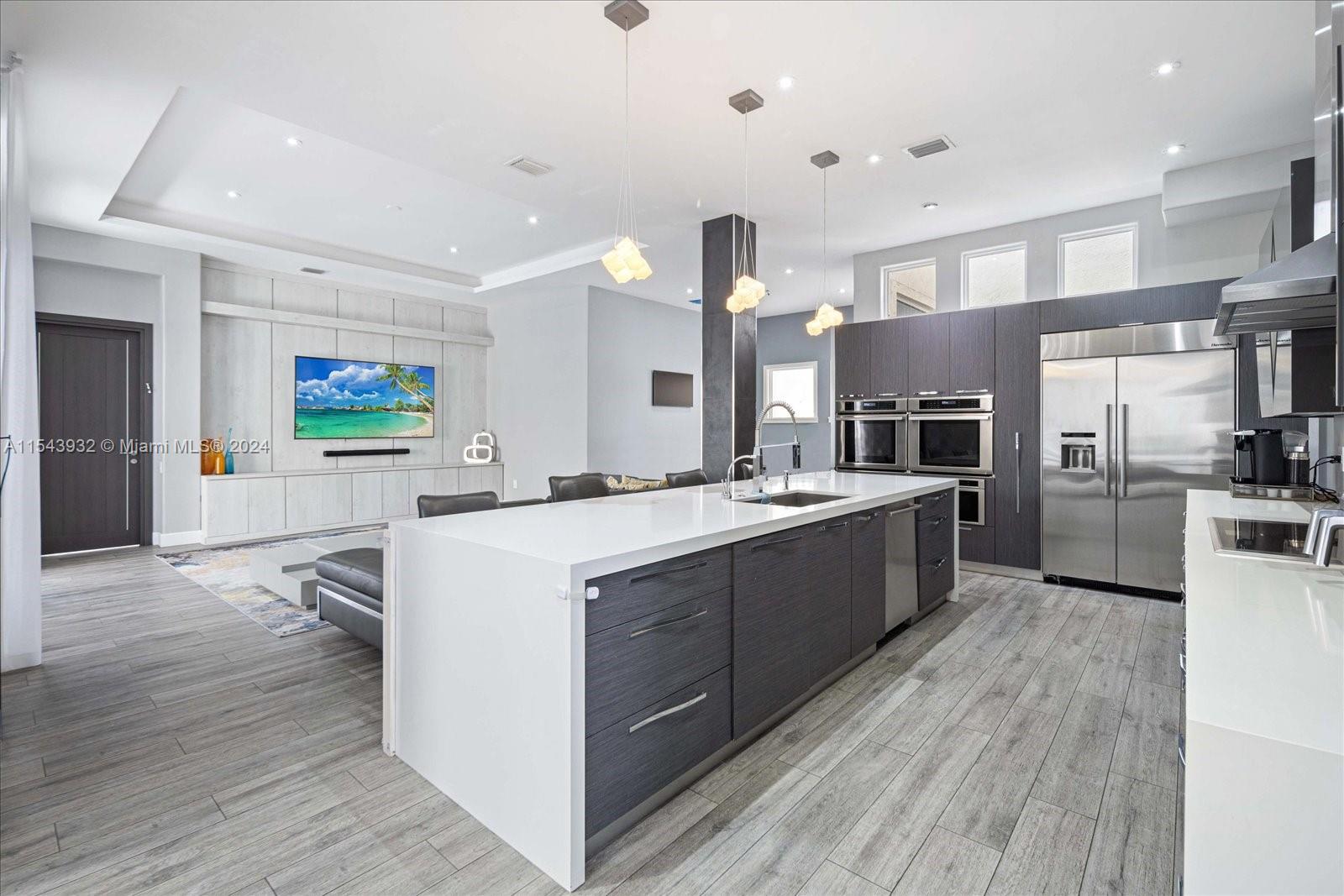 992 Sanibel Dr, Hollywood, Florida 33019, 6 Bedrooms Bedrooms, ,5 BathroomsBathrooms,Residential,For Sale,992 Sanibel Dr,A11543932