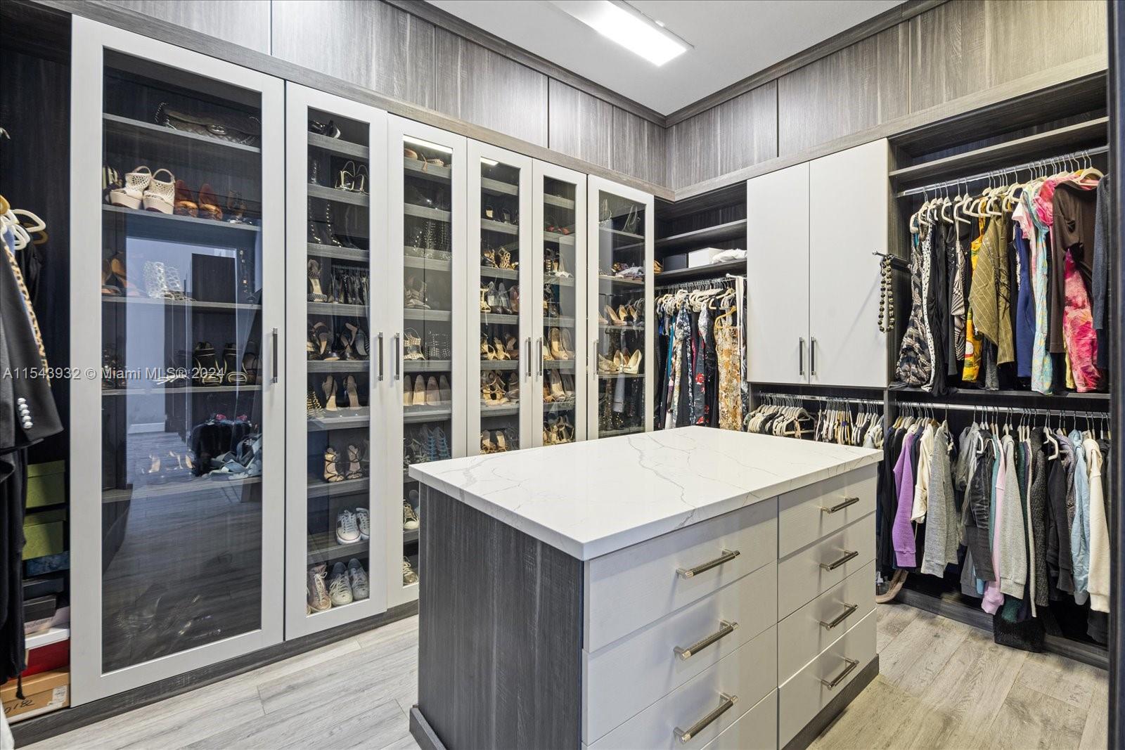 992 Sanibel Dr, Hollywood, Florida 33019, 6 Bedrooms Bedrooms, ,5 BathroomsBathrooms,Residential,For Sale,992 Sanibel Dr,A11543932