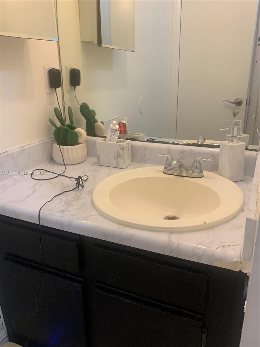 1237 SW 46th Ave 812, Pompano Beach, Florida 33069, 2 Bedrooms Bedrooms, ,1 BathroomBathrooms,Residentiallease,For Rent,1237 SW 46th Ave 812,A11542806