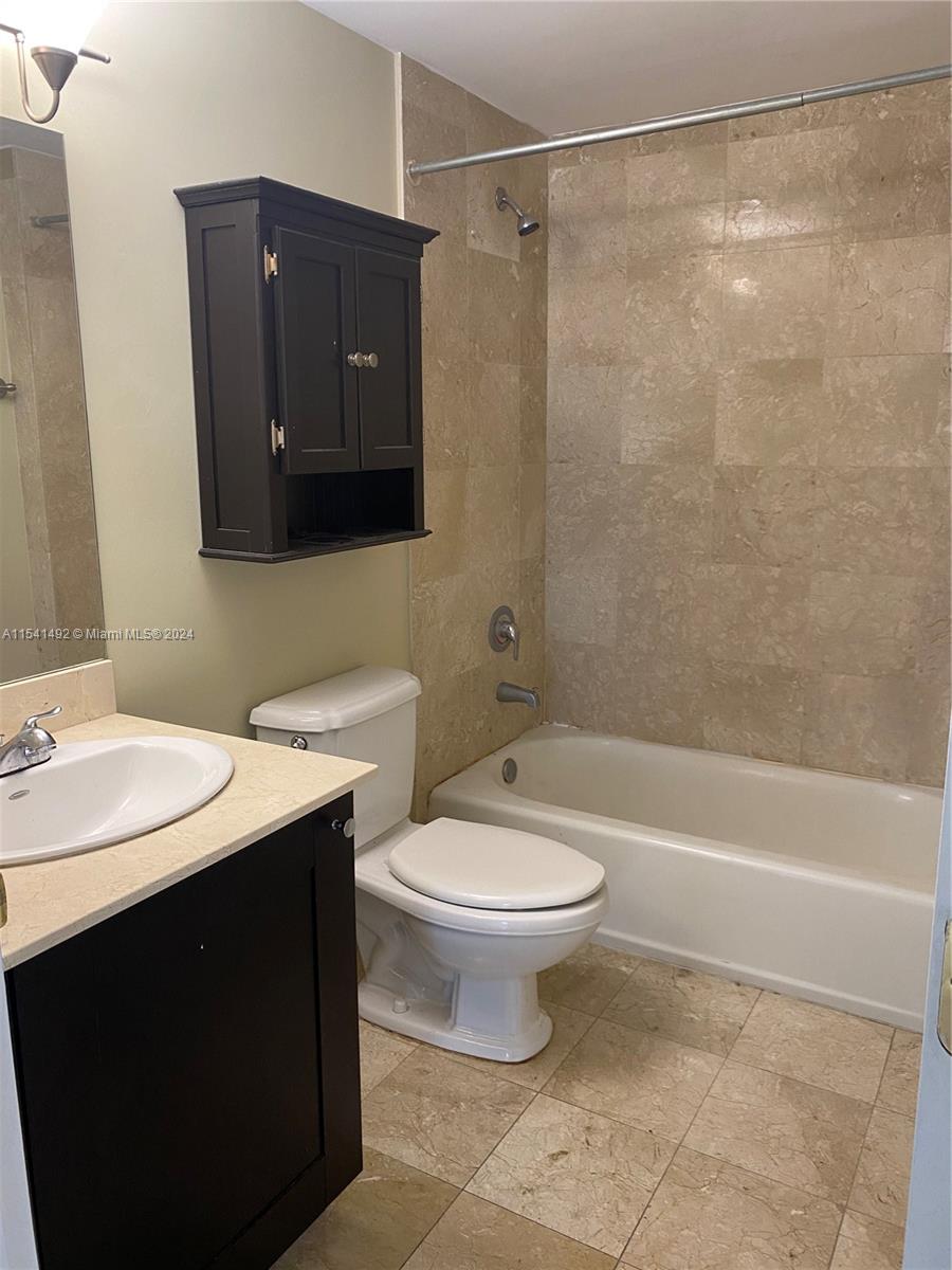 4100 Salzedo St 513, Coral Gables, Florida 33146, 2 Bedrooms Bedrooms, ,2 BathroomsBathrooms,Residential,For Sale,4100 Salzedo St 513,A11541492
