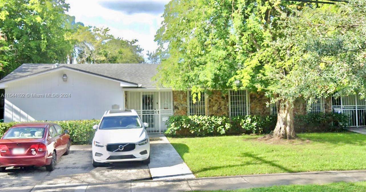 3 bedrooms, 2 bathroom home for rent in Pinecrest with formal living/dining, washer / dryer and kitchen open to family room.  Spacious terrace and outdoor space to enjoy.