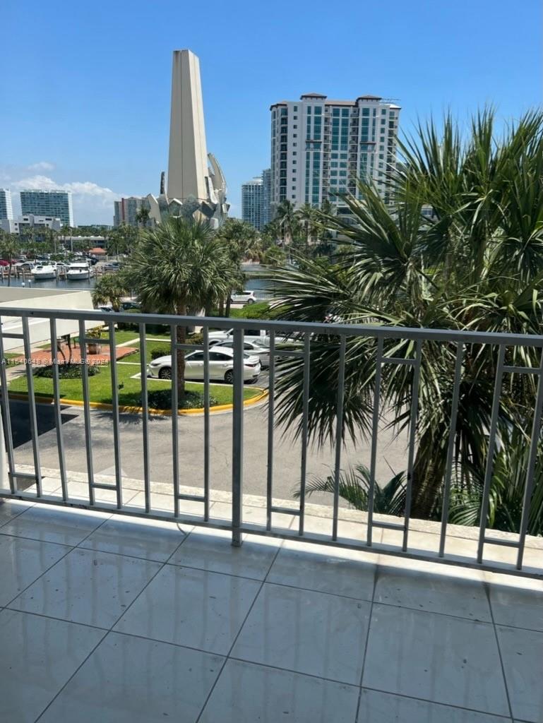 300 Bayview Dr, Sunny Isles Beach, FL, 33160 United States, 2 Bedrooms Bedrooms, ,2 BathroomsBathrooms,Residential,For Sale,Bayview Dr,A11540648