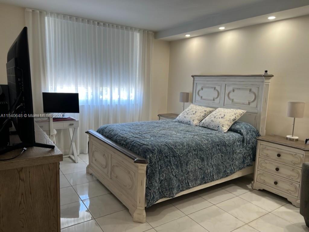 300 Bayview Dr, Sunny Isles Beach, FL, 33160 United States, 2 Bedrooms Bedrooms, ,2 BathroomsBathrooms,Residential,For Sale,Bayview Dr,A11540648