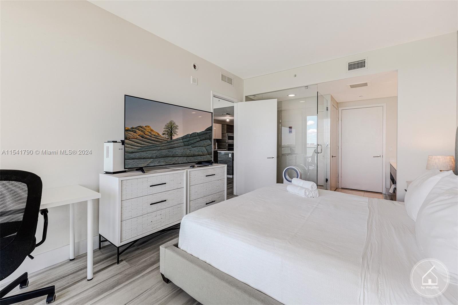 460 NE 28th st 1707, Miami, Florida 33137, 2 Bedrooms Bedrooms, ,2 BathroomsBathrooms,Residentiallease,For Rent,460 NE 28th st 1707,A11541790