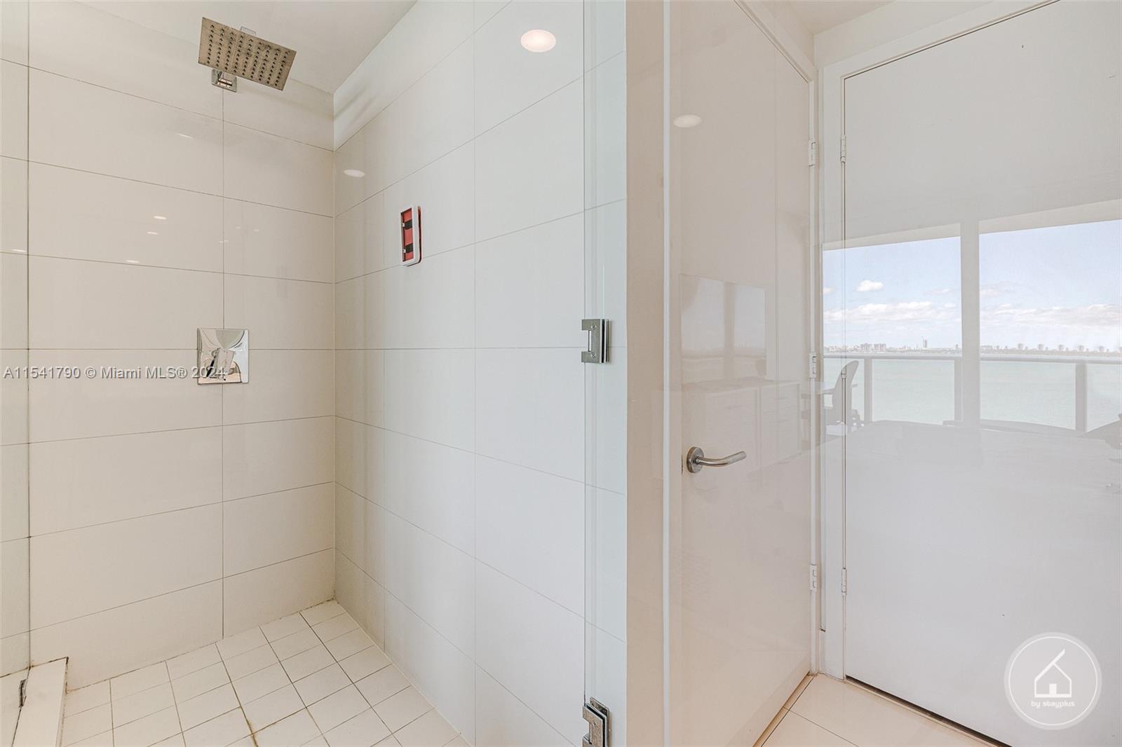 460 NE 28th st 1707, Miami, Florida 33137, 2 Bedrooms Bedrooms, ,2 BathroomsBathrooms,Residentiallease,For Rent,460 NE 28th st 1707,A11541790