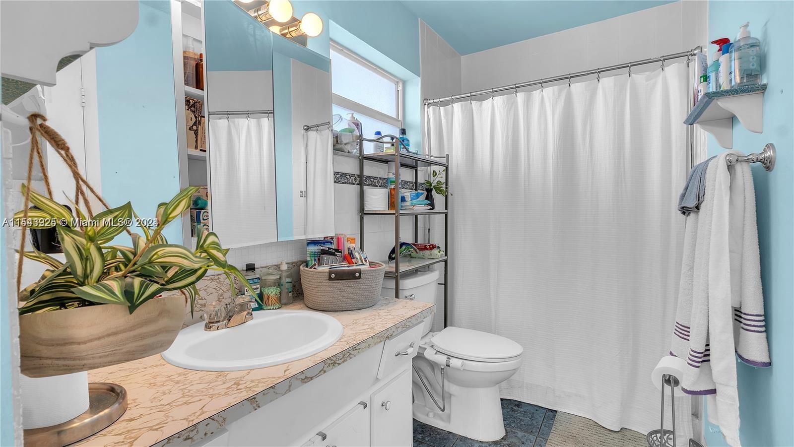 2223 Park Ln 207, Hollywood, Florida 33021, 1 Bedroom Bedrooms, ,1 BathroomBathrooms,Residential,For Sale,2223 Park Ln 207,A11543925