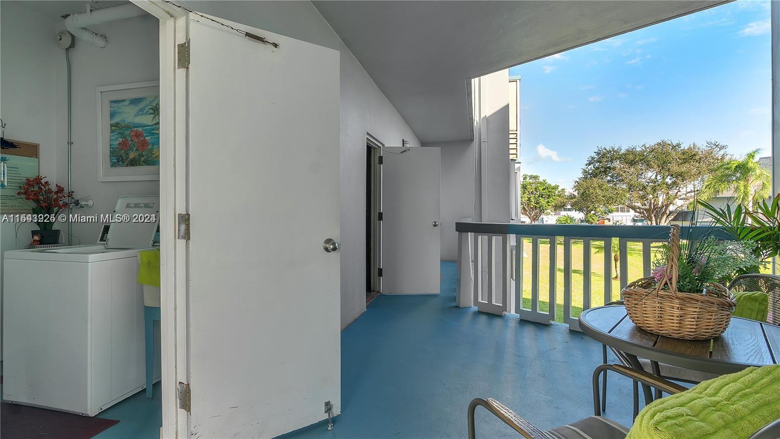 2223 Park Ln 207, Hollywood, Florida 33021, 1 Bedroom Bedrooms, ,1 BathroomBathrooms,Residential,For Sale,2223 Park Ln 207,A11543925
